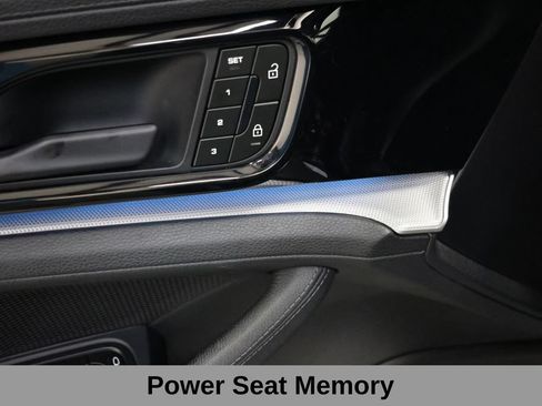 Used 2025 Porsche Panamera image 32