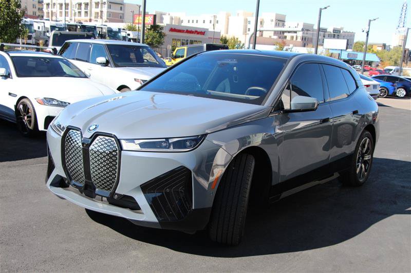 Used 2024 BMW iX xDrive50 w/ Premium Package AWD/4WD image 4