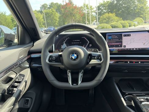 Used 2027 BMW 530i w/ M Sport Package RWD image 21