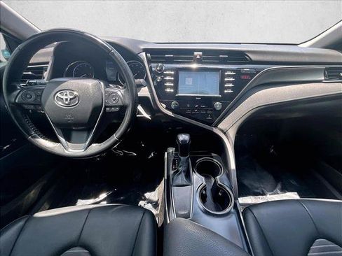 Used 2020 Toyota Camry SE FWD image 16