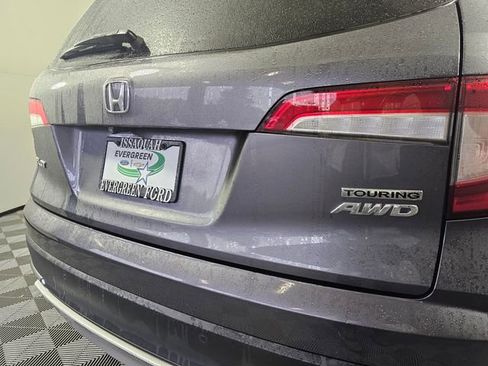 Used 2021 Honda Pilot Touring image 16
