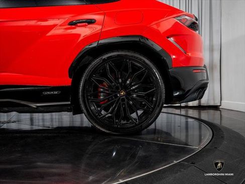 Used 2025 Lamborghini Urus SE AWD/4WD image 9