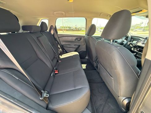 Used 2026 Nissan Rogue S FWD image 19