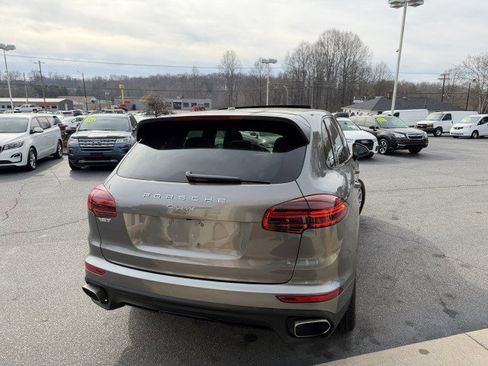 Used 2017 Porsche Cayenne image 5