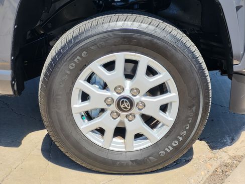 Certified 2025 Toyota Tacoma SR5 AWD/4WD image 7