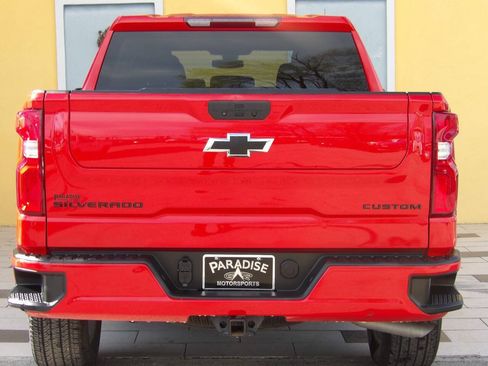 Used 2021 Chevrolet Silverado 1500 Custom w/ LPO, Dark Essentials Package RWD image 5