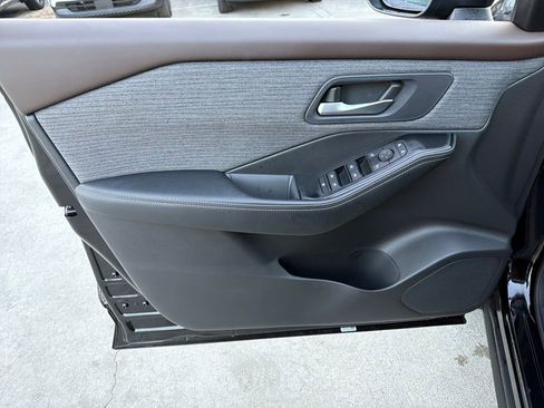 Used 2023 Nissan Rogue SV image 17