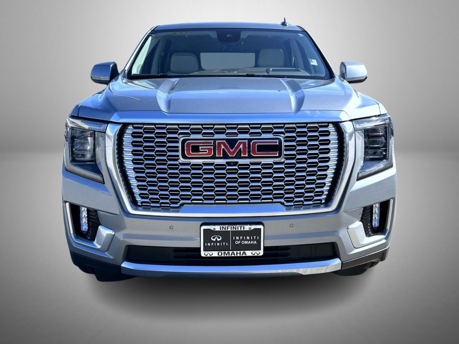 Used 2024 GMC Yukon Denali w/ Advanced Technology Package AWD/4WD image 3