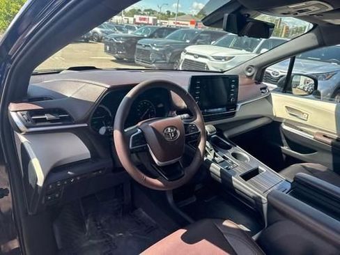 Used 2024 Toyota Sienna Platinum image 16