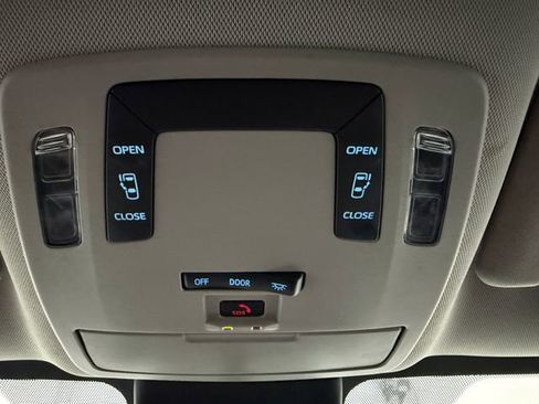 Used 2021 Toyota Sienna LE FWD image 22