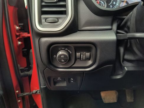 Used 2019 RAM 1500 Big Horn AWD/4WD image 30