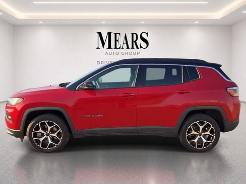 Used 2025 Jeep Compass Limited AWD/4WD image 2