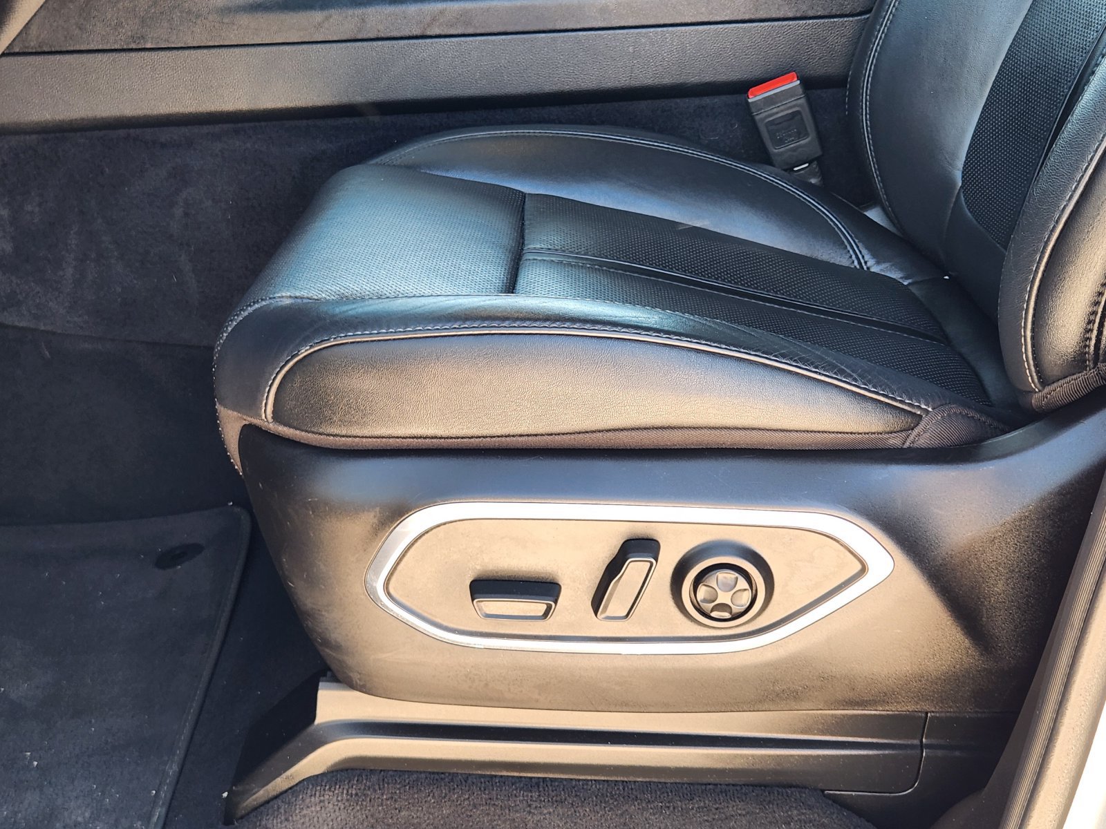 Used 2024 Jeep Wagoneer L Series II w/ Flexible Seating Group AWD/4WD image 26