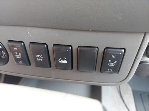 Used 2011 Nissan Frontier SL AWD/4WD image 29