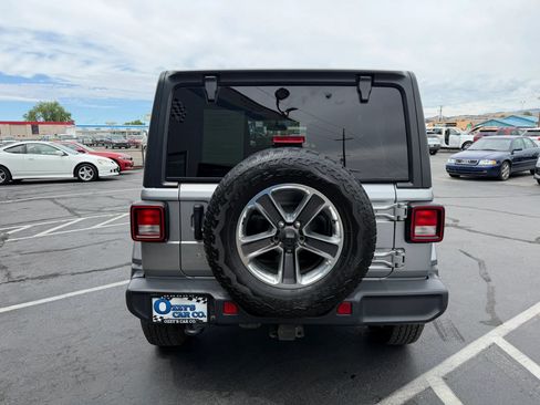 Used 2019 Jeep Wrangler Unlimited Sahara w/ Cold Weather Group AWD/4WD image 6