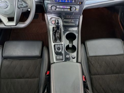 Used 2022 Nissan Maxima SR w/ Sport Mat Group FWD image 16