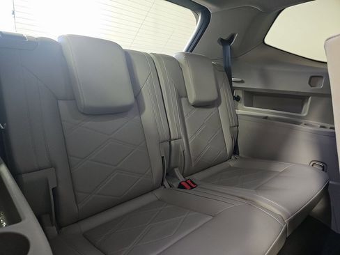 Used 2024 Volkswagen Atlas SE w/ Panoramic Sunroof Package image 8