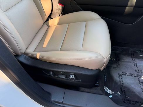 Used 2025 Cadillac XT4 Premium Luxury FWD image 15