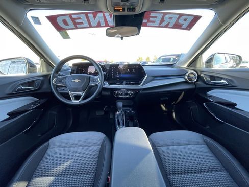 Used 2025 Chevrolet Trax LT w/ Driver Confidence Package image 28