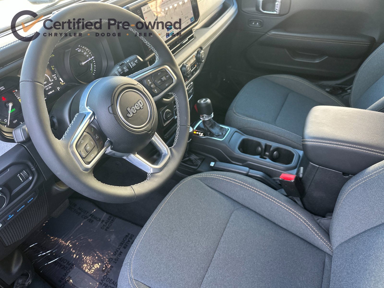 Used 2025 Jeep Wrangler Unlimited Sahara w/ Safety Group AWD/4WD image 11