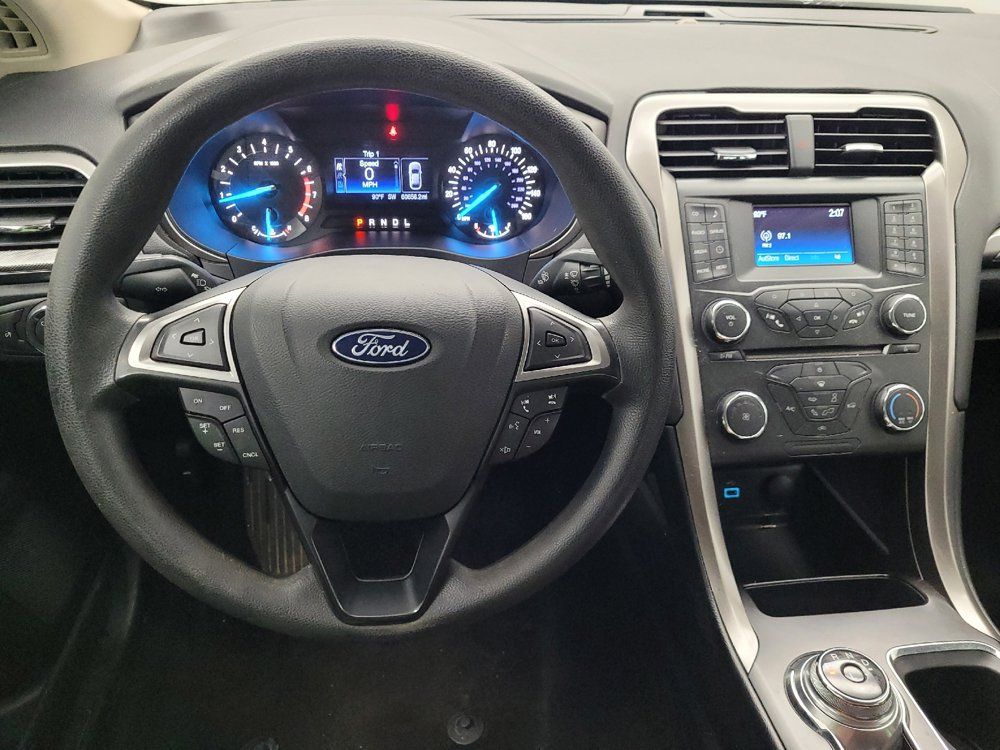 Used 2018 Ford Fusion SE FWD image 22