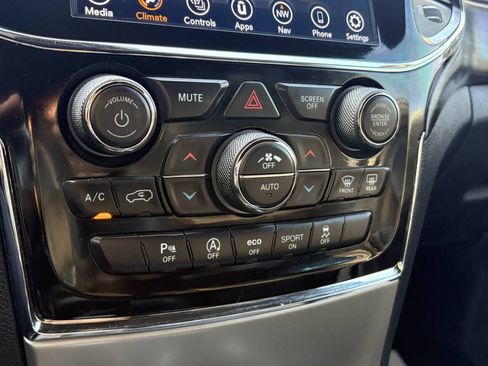 Used 2021 Jeep Grand Cherokee Laredo X AWD/4WD image 36