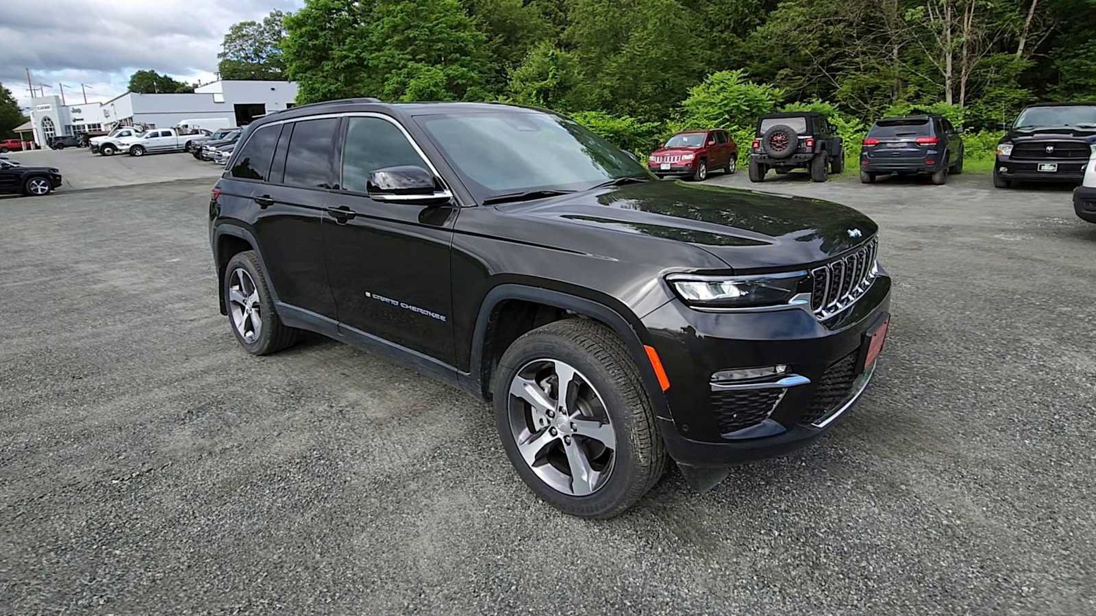 New 2024 Jeep Grand Cherokee Limited 4xe w/ Luxury Tech Group II AWD/4WD image 2