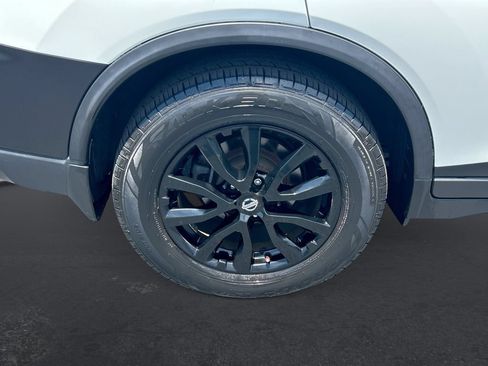 Used 2017 Nissan Rogue SV FWD image 27