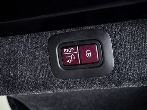 New 2026 Aston Martin DBX 707 image 34