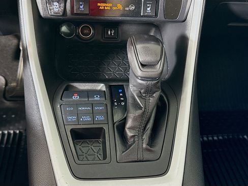 Certified 2019 Toyota RAV4 XLE w/ Convenience Package AWD/4WD image 18