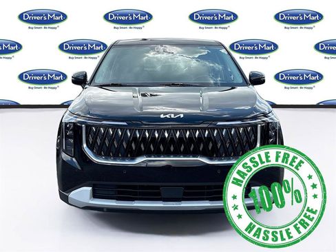 Used 2025 Kia Carnival FWD image 2