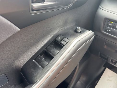 Certified 2025 Toyota Highlander LE FWD image 37