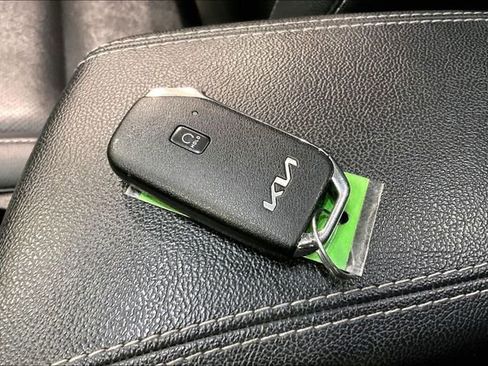 Used 2022 Kia Niro EX Premium image 11