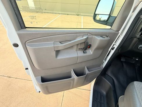 Used 2021 Chevrolet Express 2500 RWD image 10