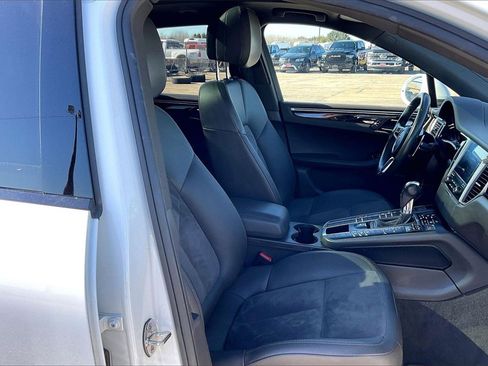 Used 2017 Porsche Macan Base image 28