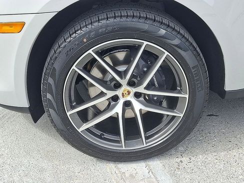 Used 2025 Porsche Macan image 10