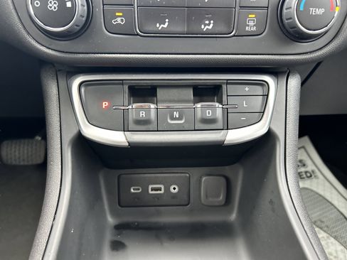 Used 2024 GMC Terrain SLE image 37