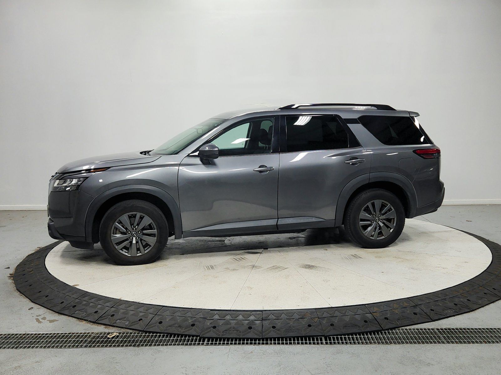 Used 2022 Nissan Pathfinder SV AWD/4WD image 5