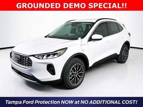 Used 2025 Ford Escape SE FWD image 1