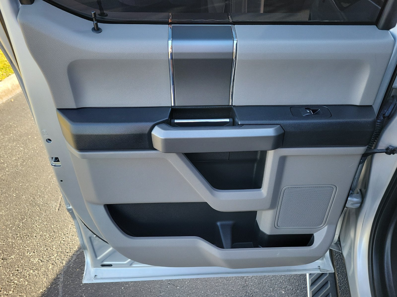 Used 2018 Ford F150 XLT w/ Equipment Group 302A Luxury RWD image 7