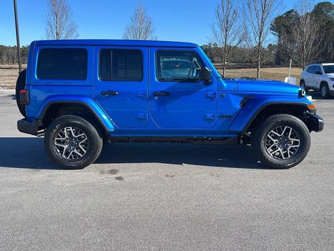 New 2026 Jeep Wrangler Unlimited Sahara AWD/4WD image 8