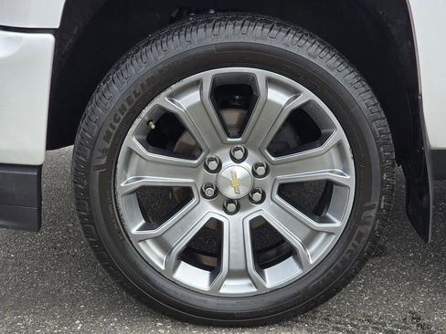 Used 2018 Chevrolet Silverado 1500 High Country image 24