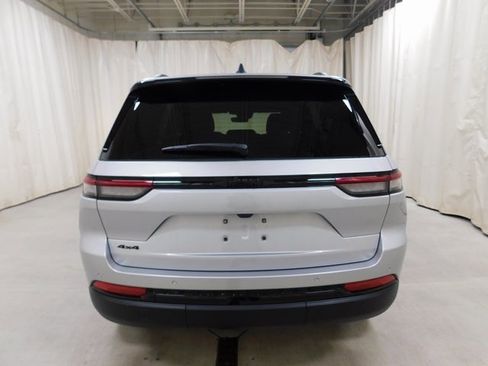 New 2025 Jeep Grand Cherokee Altitude image 5