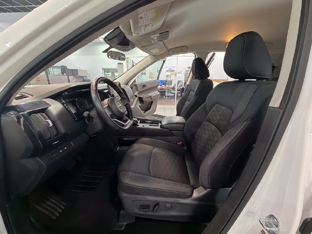 Used 2025 Nissan Pathfinder SV FWD image 11
