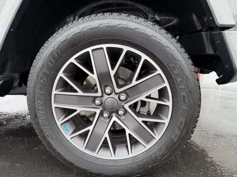 Used 2022 Jeep Wrangler Unlimited Sahara image 24