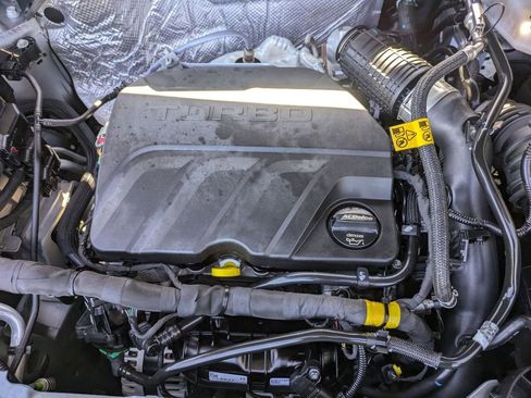 Used 2025 Chevrolet Trax LT w/ LT Convenience Package image 34