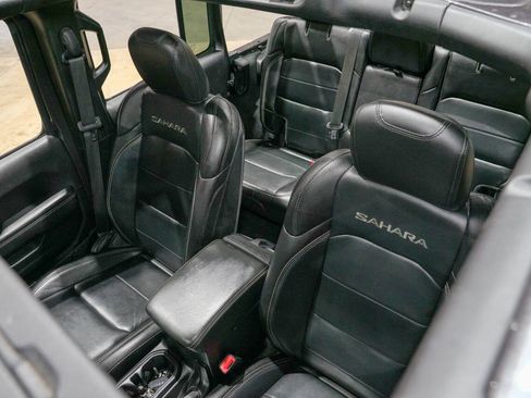 Used 2019 Jeep Wrangler Unlimited Sahara w/ Uconnect 4C Nav & Sound Group AWD/4WD image 20
