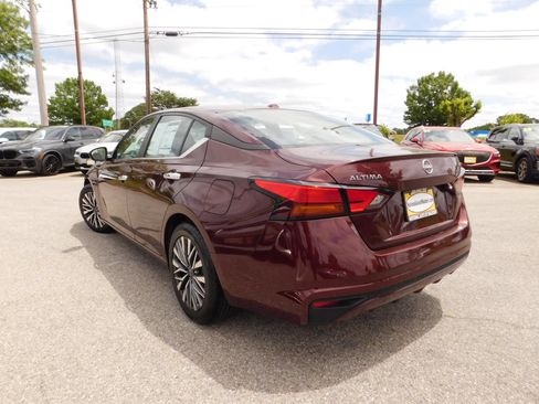 Used 2024 Nissan Altima 2.5 SV FWD image 5