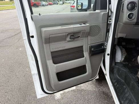 Used 2017 Ford E-350 and Econoline 350 Super Duty RWD image 21