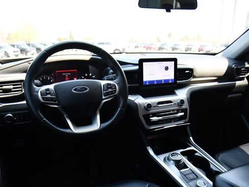 Used 2021 Ford Explorer XLT w/ Equipment Group 202A AWD/4WD image 12